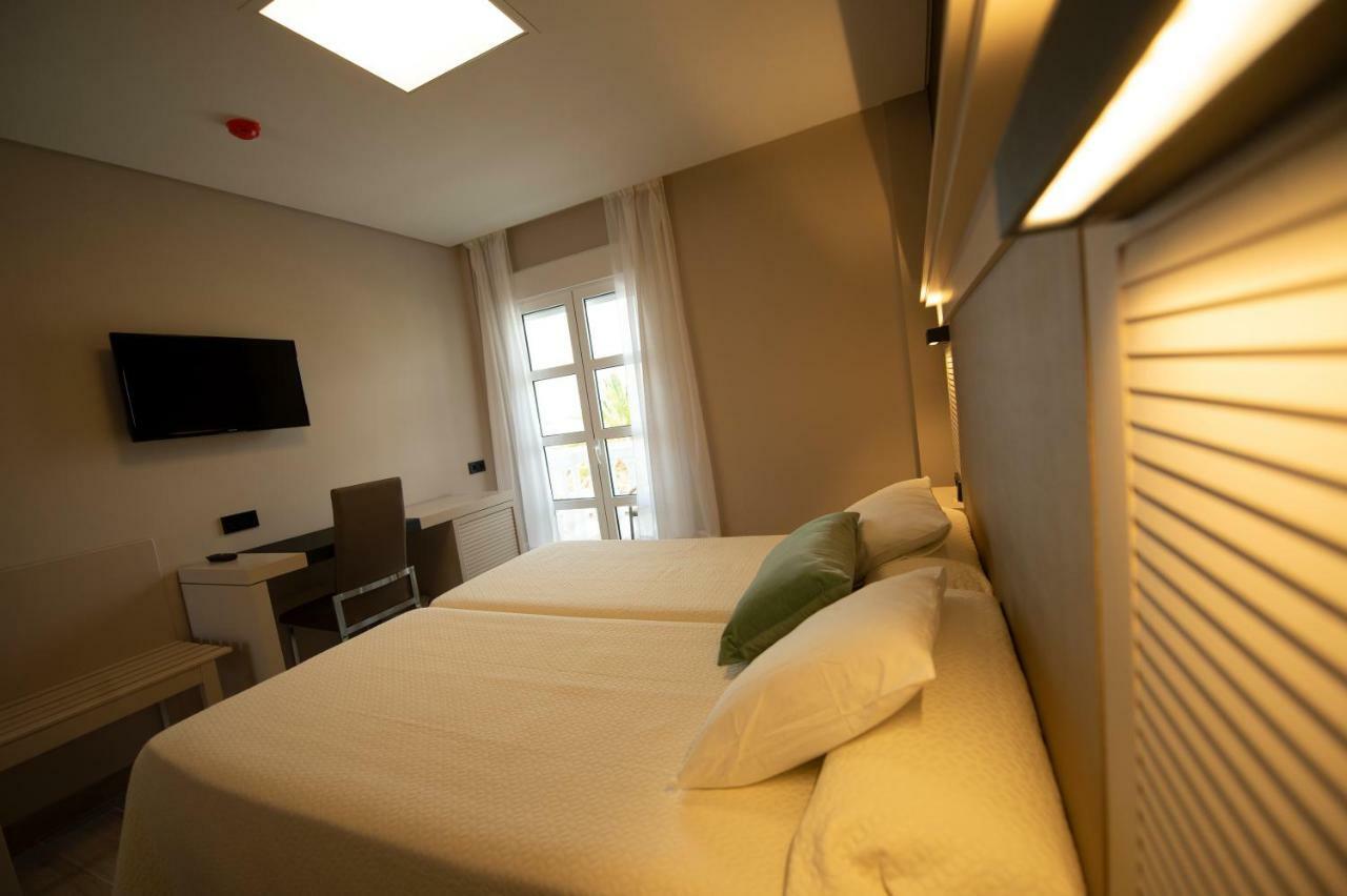 Hotel Diufain Conil De La Frontera Luaran gambar